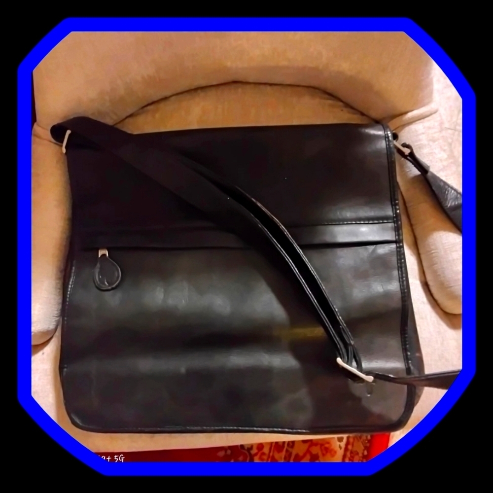 Frye Black Leather Vintage Messenger/Laptop Work/School Crossbody